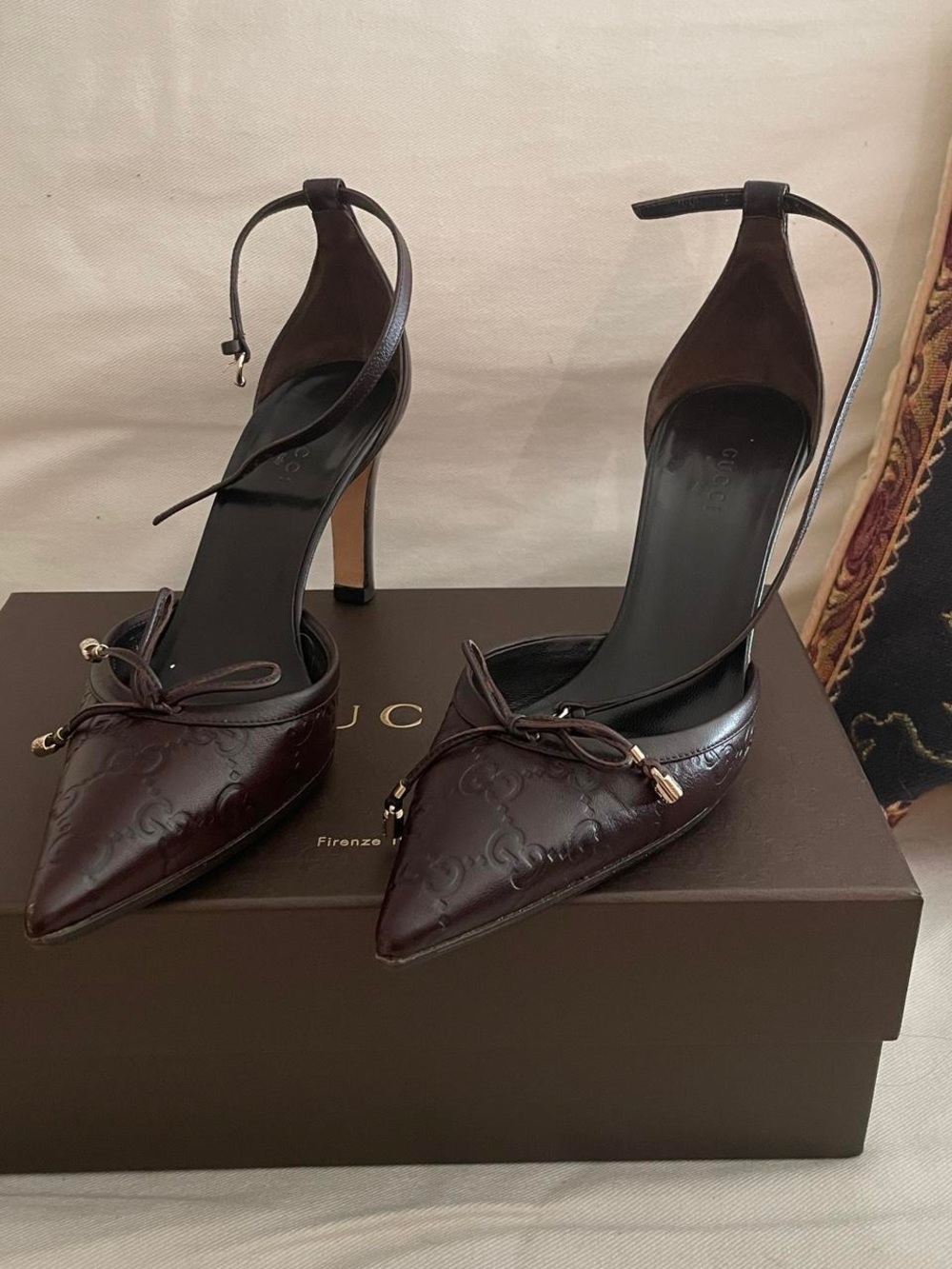 2000s vintGucci Women's Dark Brown Embossed Leather Pointed-Toe Ankle-Strap Heel